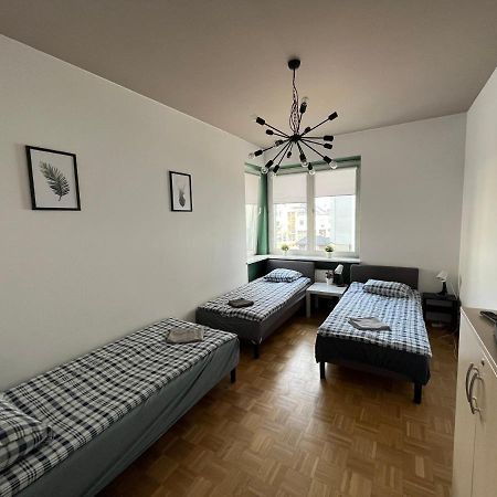 Pokoje Nowoursynowska Albergue Varsovia Exterior foto